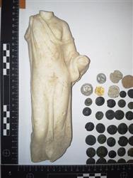 Figürün- Mermer- Roma Dönemi
(Kafa, uzuvları yok, 25 cm*5 cm ebatlarında)